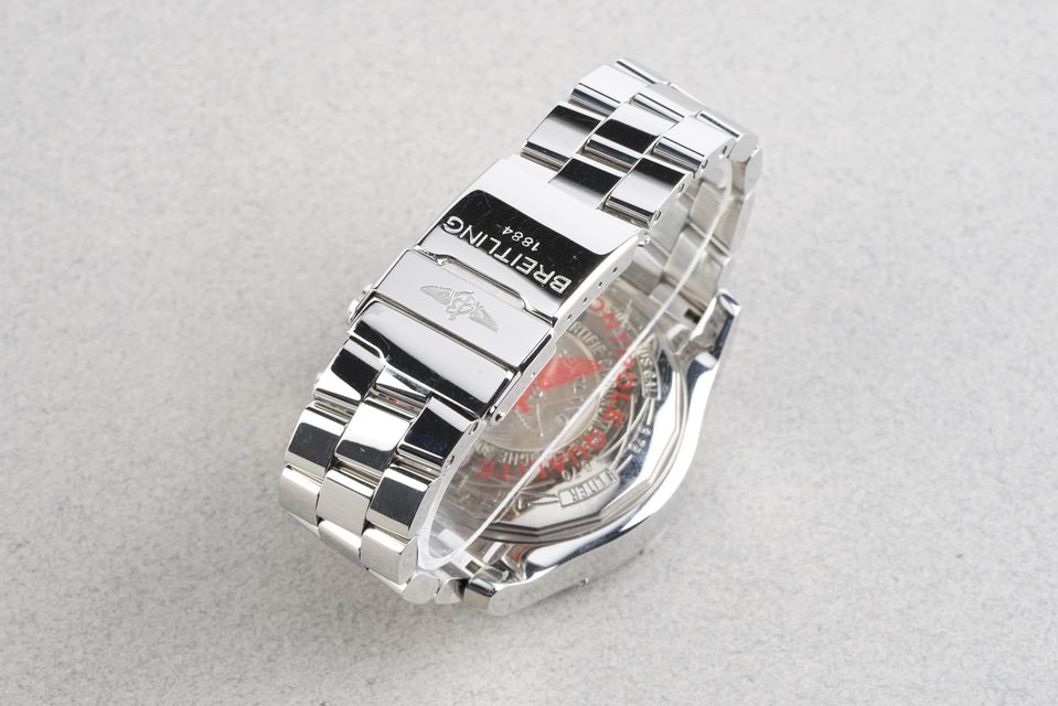 Breitling Super Avenger II A13371 Image 3